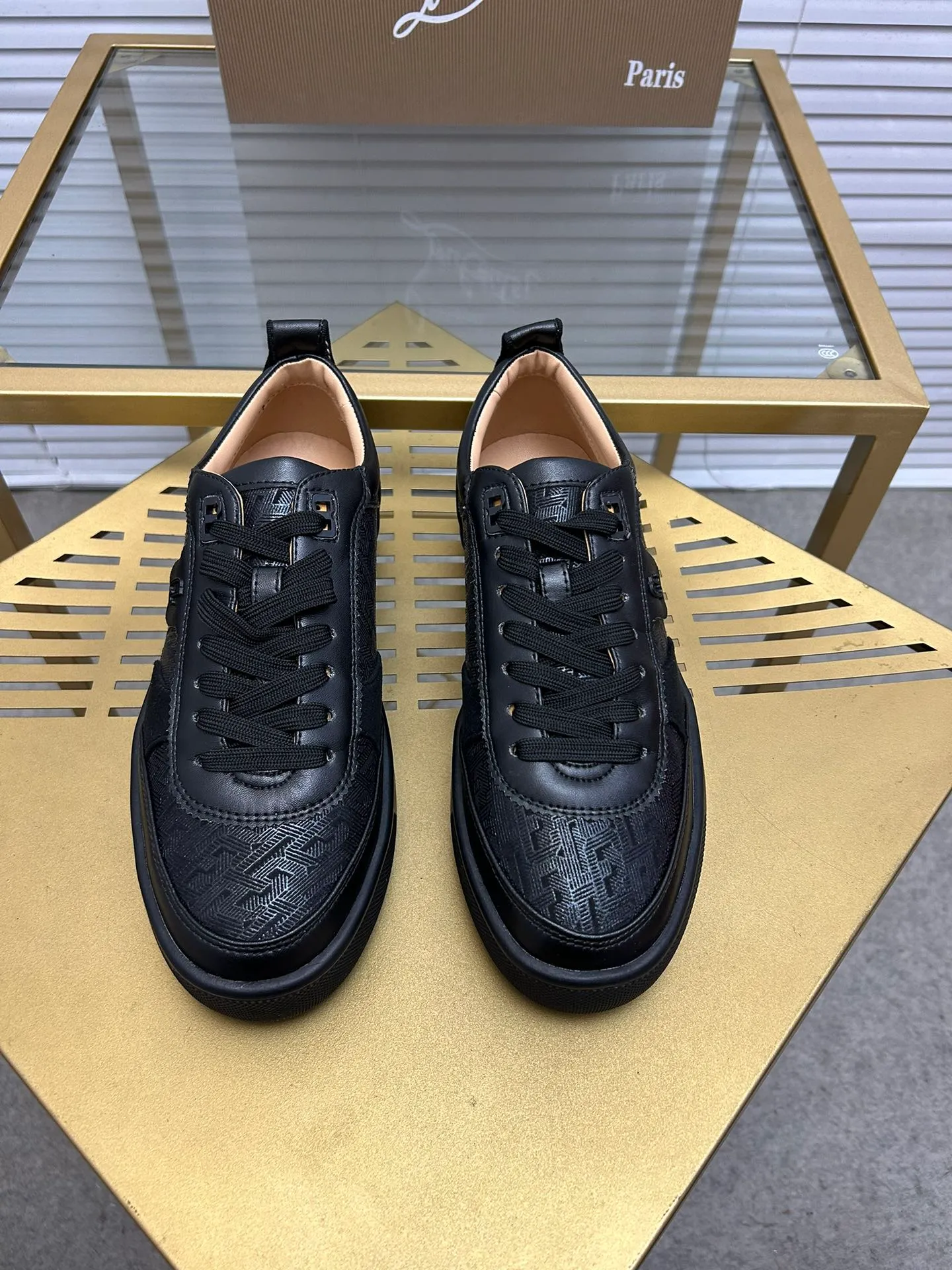 (Customized model) Ex-factory price is 600. christian louboutin (CL red sole shoes) counter series, casual sneakers for couples 📢 📢 📢 Exclusive hot style release 🎈🎈💪 Movable latex feet 👻 Finished outsole line [Proud] 😝Female 35-40# Male 38#-46, global supply😝 [Top version]: Original imported genuine leather upper, top original leather lining, original molded TPU outsole, original 1:1 detail processing, original shoe last,